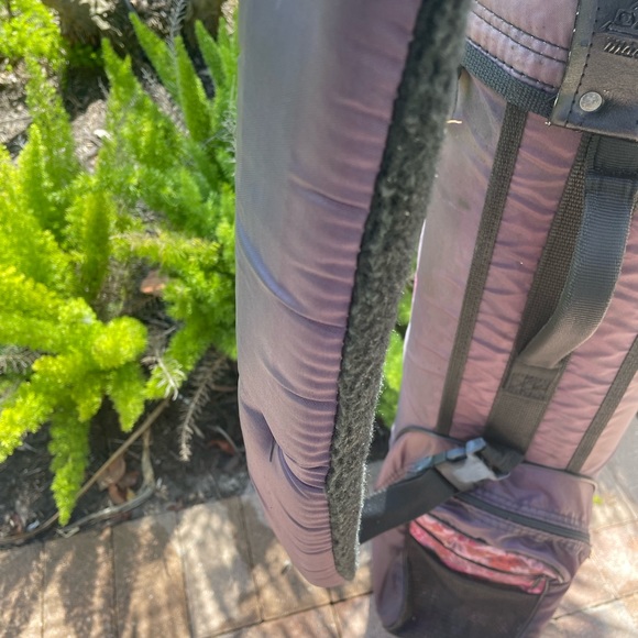 Ladies Golf Cart Bag
With shoulder strap and accessories pouch . - Picture 4 of 15